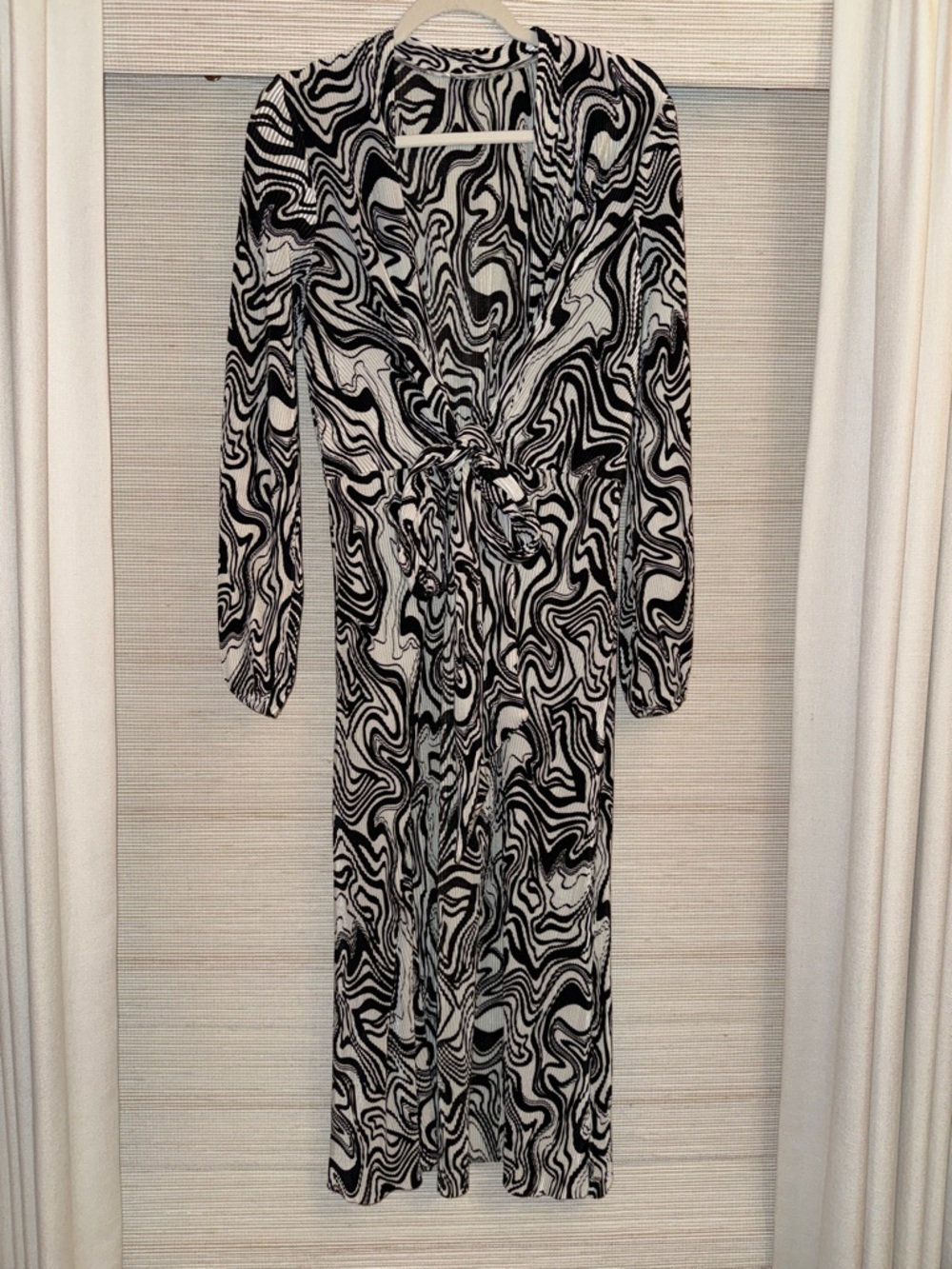 Black & White Marble Swirl Front Tie Wrap Long Sleeve - NWOT - Size M